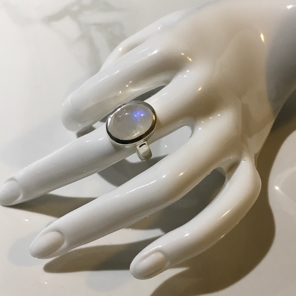 Rainbow Moonstone size 5